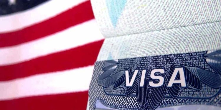 АКШ 13 мамлекетке кайрадан виза бере баштайт. Алардын катарында Кыргызстан да бар