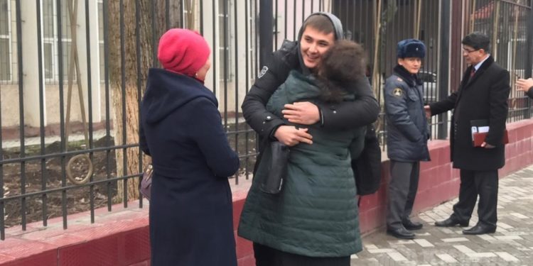 Башкы прокуратура блогер Сыдыманга байланыштуу айыптоолордон баш тартты