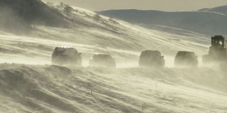 Бурганактап кар жаап жатканына байланыштуу Бишкек-Ош жолунда чектөөлөр киргизилди