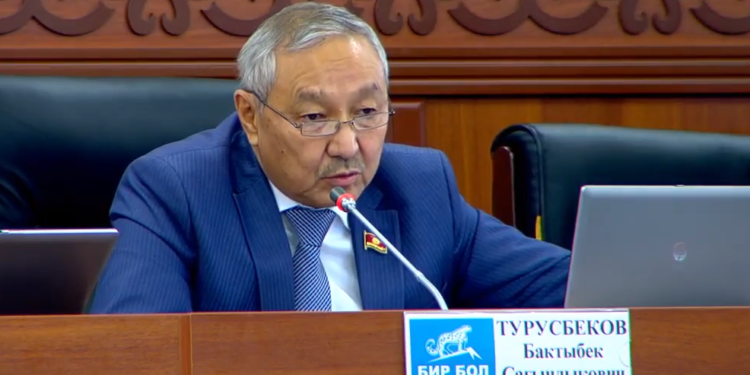 Референдум менен жергиликтүү шайлоолор бир күндө өткөрүлөбү?