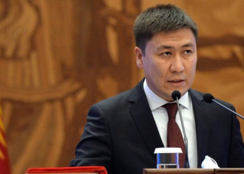 Билим берүү министри: «Балдарды 3 нөөмөттө окуткан мугалимде кайсы күч калат?»