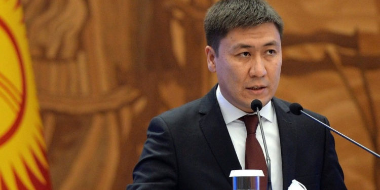 Билим берүү министри: «Балдарды 3 нөөмөттө окуткан мугалимде кайсы күч калат?»