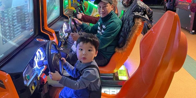 Ырчы Дайыр Исмадияров уулу менен жолукту