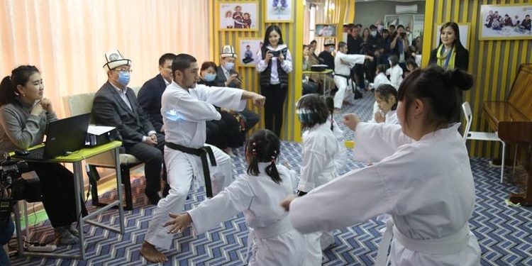 Ош шаарында Даун синдрому бар балдар үчүн ресурстук борбор ачылды