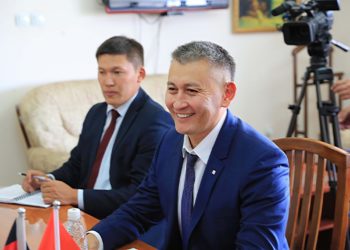 Исхак Пирматов: “Өзбек тараптын Унгар-Тоо талаштуу аймагын талап кылбоого даяр экендиги – кыргыз тарап үчүн чоң ийгилик”