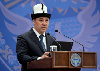 Садыр Жапаров: «Медиктердин айлык акысы 40 пайызга көтөрүлөт»