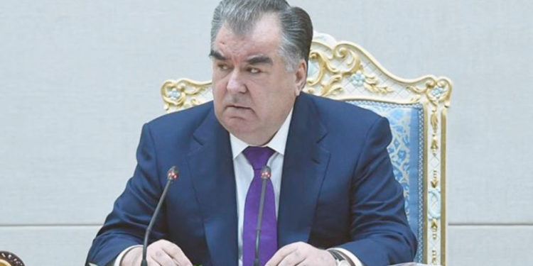 Тажикстандын президенти Эмомали Рахмон Ворух анклавына барат