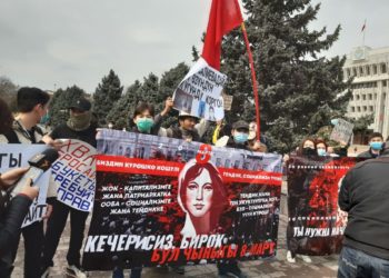Бишкекте аялдардын укугу үчүн жөө жүрүш өтүп жатат