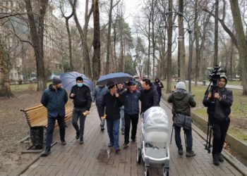 Жарандык активист Улан Үсөйүн: «Жөө жүрүштөр референдумга чейин болот»