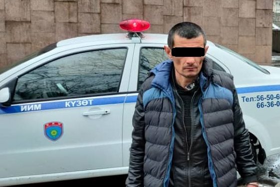 Чет өлкө жараны музейден баалуу буюмдарды уурдоого аракет кылды