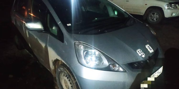 Эки автоунааны өлкөгө мыйзамсыз алып кирүүгө аракет кылгандар кармалды