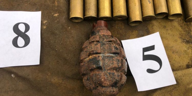 Жалал-Абад облусунда курал жана ок-дарылар сакталган жашыруун жер табылды (сүрөт)