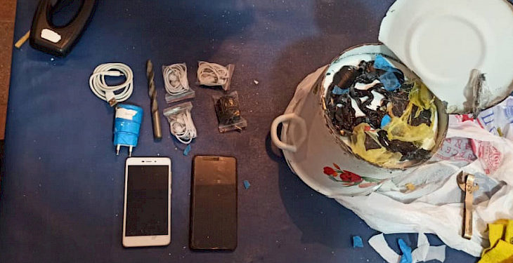 Түрмөдөгүлөргө телевизор жана мискейге катып телефон берүүгө аракет кылышкан (сүрөт)