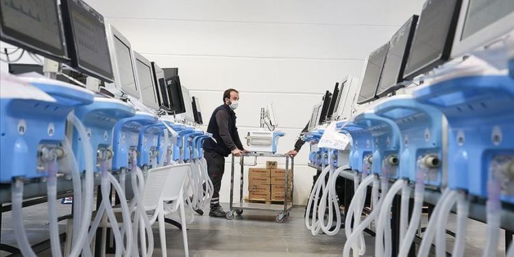 Ташкентте ИВЛ аппараттарын жасоочу завод иштеп баштады