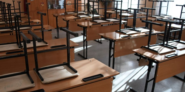 Мэрия: Бишкектин окуучулары жазгы каникулдан кийин деле аралыктан окушат