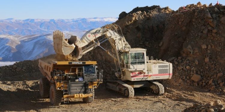 Садыр Жапаров менен Владимир Путиндин катышуусунда Жер-Үй кенинин комбинаты ачылды