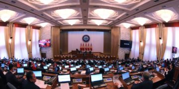 Жогорку Кеңеште жаңы депутат ант берди