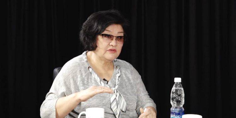 Жылдызкан Жолдошова: «Менин Жапаровго күйдүрүп айткан ачуу чындыгым — элге берген убадасын аткарса деген ой»