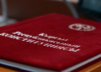 Бөрүбашев: «Конституциянын жаңы долбоору коомдук талкууга коюлган вариантынан айырмаланат»