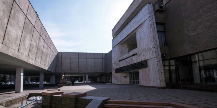 Карызы үчүн Гапар Айтиев атындагы музейде электр энергиясы өчүрүлөт