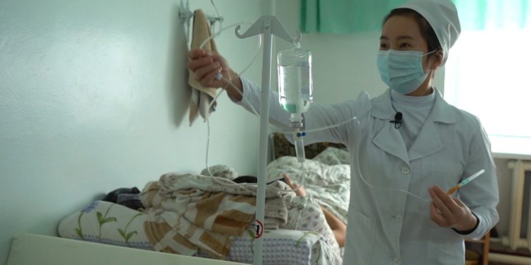 Улуттук фтизиатрия борборуна 24 млн сомго медициналык керебеттер тапшырылды