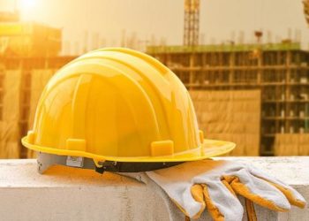 Бишкек мэриясы: «6-кичирайонундагы стадиондун ордуна курулуп баштаган көп кабаттуу үйдүн курулушу токтотулду»