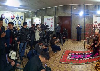 Дөөлөт Сыдыков Ошто 3 күн «Манас» айтат