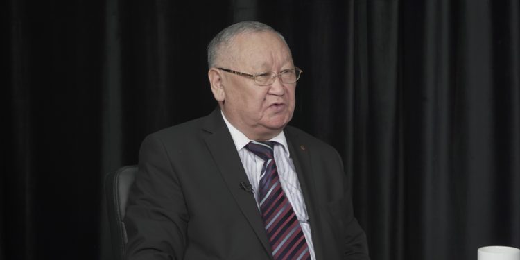Каныбек Осмоналиев: «Азыркы бийлик баарын тез оңдоп жиберет дегенден алысмын»