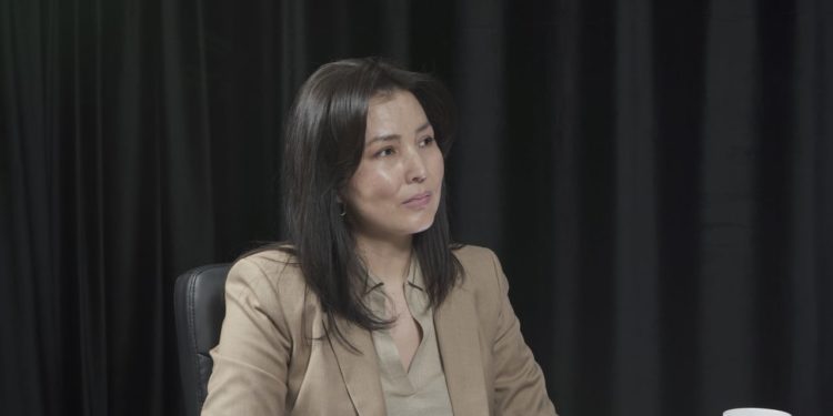 Айнура Сегизбаева: «Абдилдин жоктугун билгизбегенге аракет кылып жатам. Бирок колуман келбей жатат» 