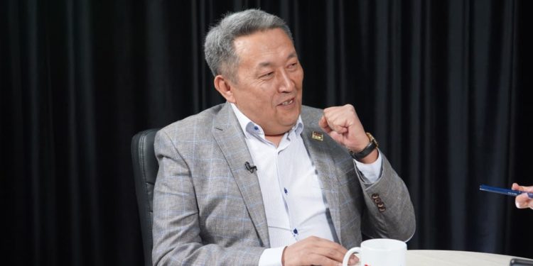 Алга Кылычов: «Орусиянын президенти Сооронбай Жээнбековго ишенбептир»