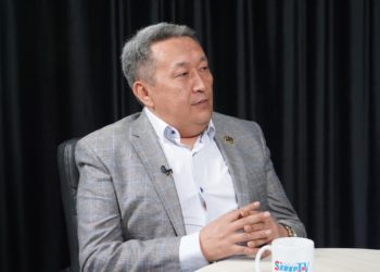 Алга Кылычов: «Жээнбековдор өлүмдөн да акча жасаган бетсиз болуп жатпайбы»