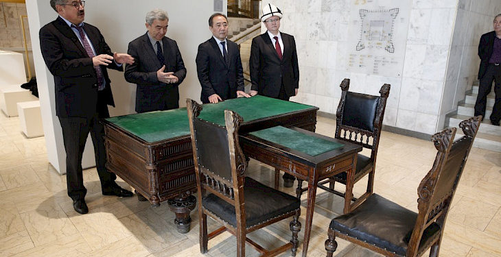 Тарыхый инсан Жусуп Абдрахмановдун иш столу Мамлекеттик тарых музейине өткөрүлүп берилди