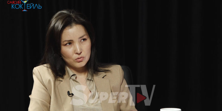 Айнура Сегизбаева: «Абдил үчүн Садыр Жапаров деген саясатчы жок болчу»