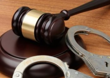 Тоң районунда 13 жаштагы секелекти зордуктагандарды актаган судья жоопко тартылат