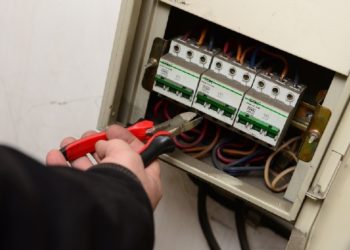 Электр энергиясы үчүн карызы бар 8 миңден ашуун абоненттин жарыгы өчүрүлөт