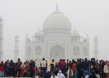 Тадж-Махалда бомба бар экени айтылып, миңдеген турист сыртка чыгарылды