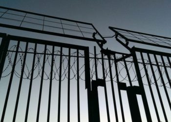 Орусияда өзбек аял акча уурдаганы үчүн 10 жылга кесилиши мүмкүн. Видео