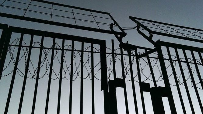 Орусияда өзбек аял акча уурдаганы үчүн 10 жылга кесилиши мүмкүн. Видео