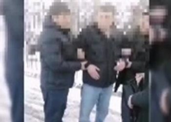 Айып пул маселесин чечип берүү үчүн акча алып жаткан жеринен Базар-Коргон райондук электр тармагынын юристи кармалды