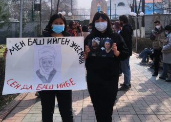 Ошто аялдарга карата зомбулукка каршы, алардын саясаттагы орду боюнча жөө жүрүш өттү