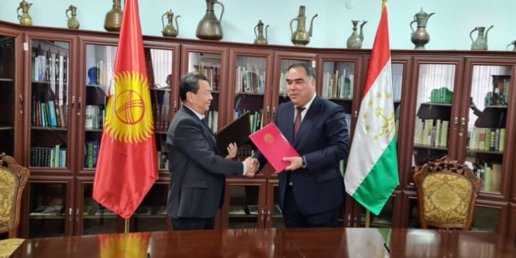 Баткен менен Согди облусунун башчылары биргелешкен протоколго кол коюшту