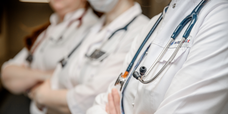 Кыргыз-тажик чек арасына Бишкектен тик учак менен дарыгерлер жөнөтүлөт