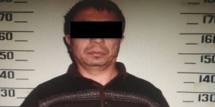 Жергиликтүү тургундун 150 миң сомун ээлеп алган делип уюшкан кылмыштуу топтун мүчөсү кармалды