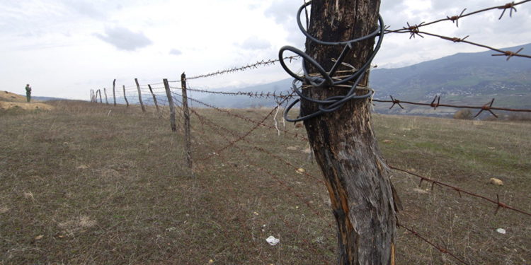 «Качан коопсуз өлкөдө жашайбыз?» Баткендеги кырдаал боюнча үн каткан шоу-бизнес өкүлдөрү