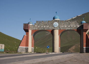 Таласта ата-энесинен ажыраган 3 өспүрүм жер тилкесине ээ болду