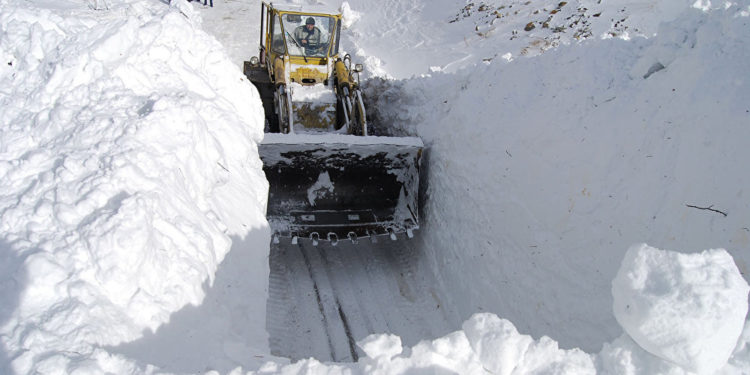 Кар көчкүдө дайынсыз жоголгон баланы издөө иштери токтотулду