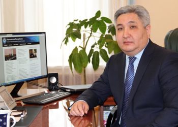 Болот Отунбаев Кыргызстандын АКШдагы жана Канададагы элчиси кызматынан бошотулду. Анын ордун ким ээледи?