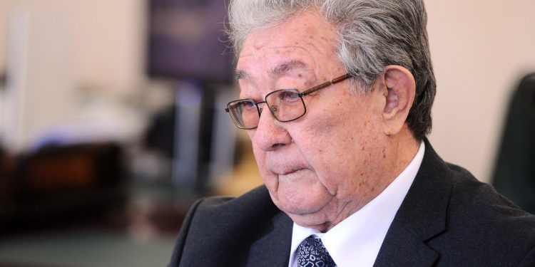 Кыргыз Эл баатыры, жазуучу Бексултан Жакиев дүйнөдөн кайтты