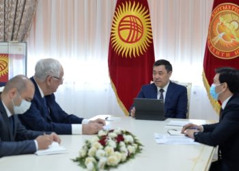 Садыр Жапаров Азербайжандын Кыргызстандагы элчисин кабыл алды