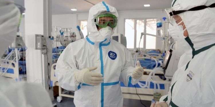 Садыр Жапаров Республикалык жугуштуу оорулар ооруканасындагы «кызыл зонага» барды